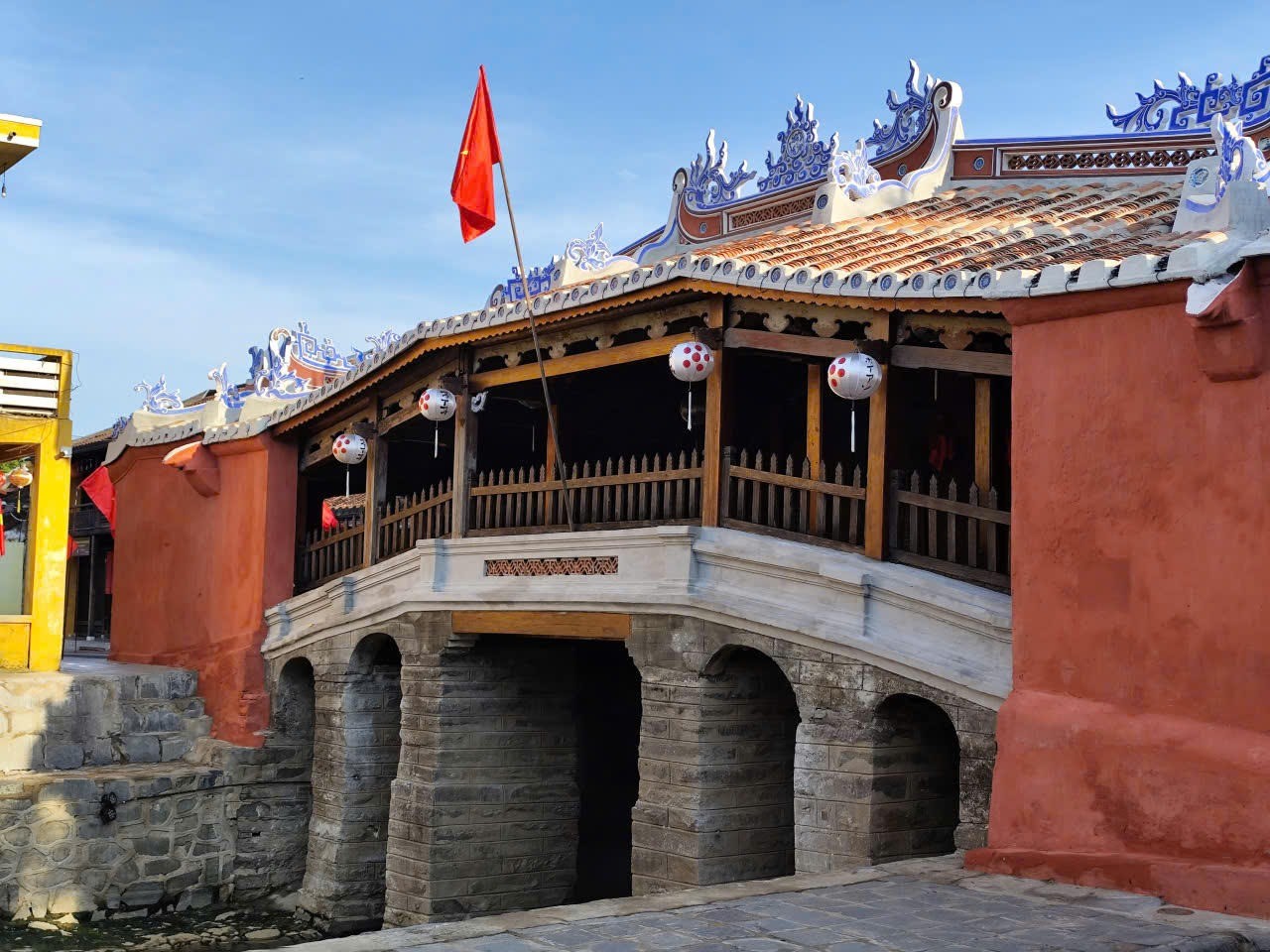 Chùa Cầu (cầu Nhật Bản) trong phố cổ Hội An, di sản thế giới của UNESCO. Ảnh: Báo Pháp luật Việt Nam (baophapluat.vn)