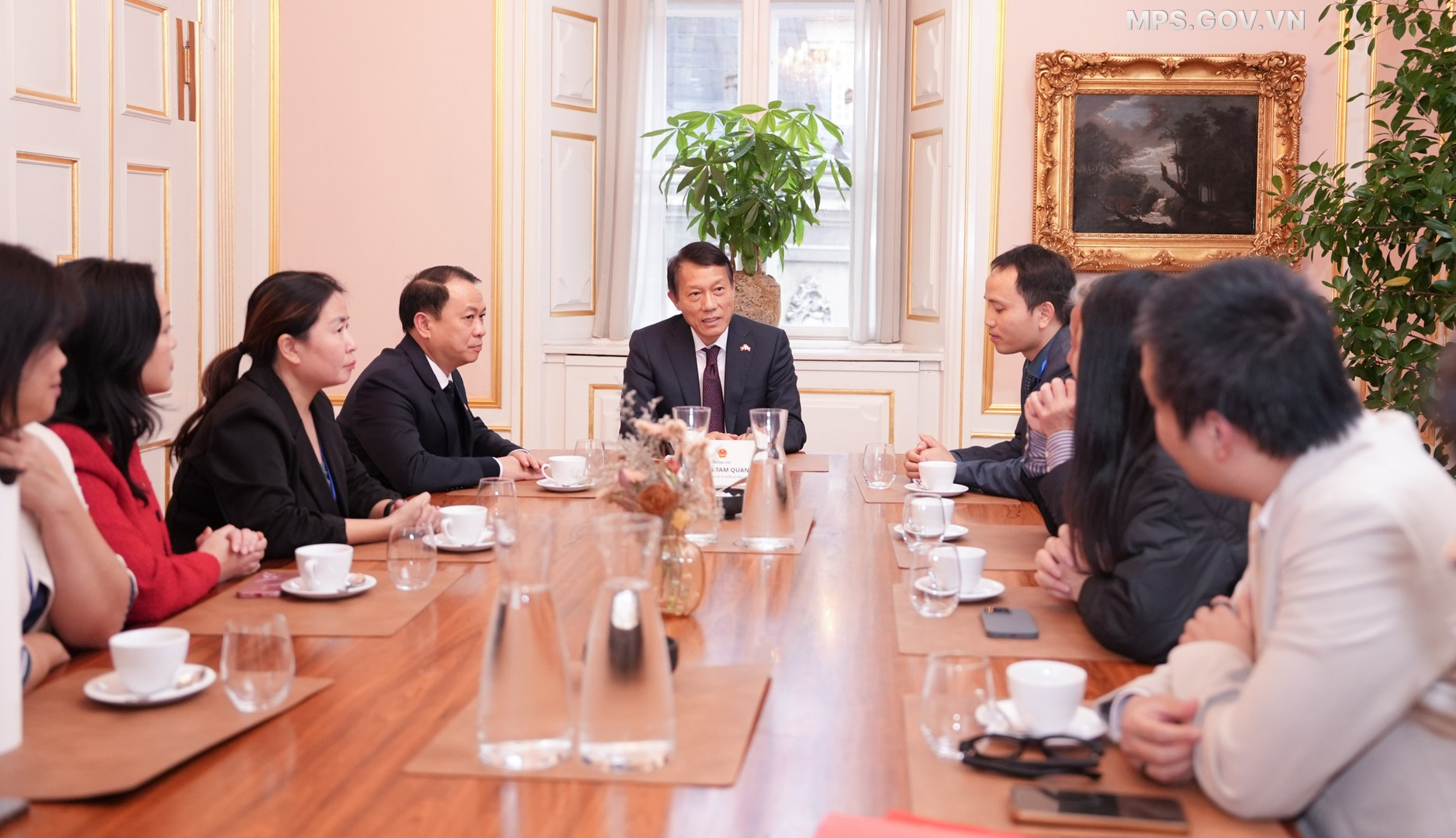 Udsigt over mødet mellem minister Lương Tam Quang og vietnamesiske eksperter og intellektuelle i København